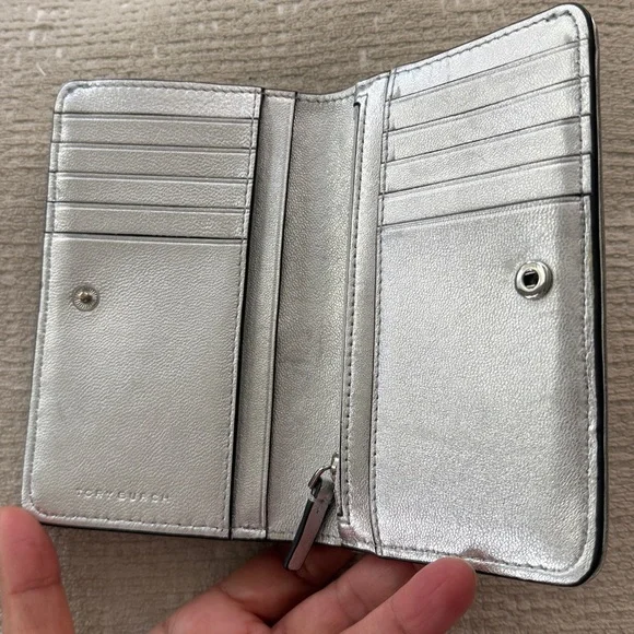 Tory Burch Fleming Medium Metallic Slim Wallet Silver Quilted Leather Wallet - Picture 13 of 17